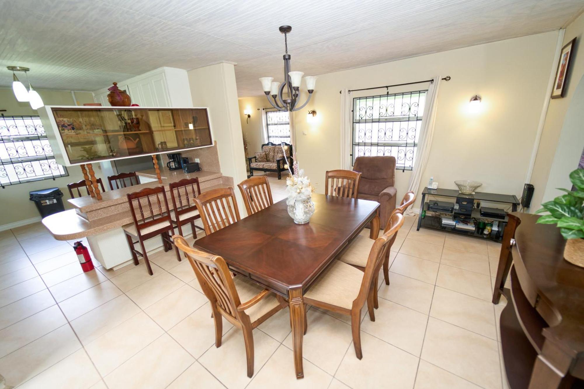 Spacious 3-Bedroom Home - Regency Park Bridgetown Exterior foto